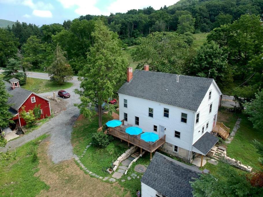 Craftsman Hideaway At The 1841 Farmhouse Chester Экстерьер фото